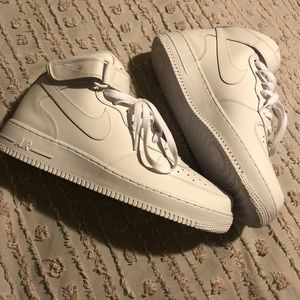 men’s hi top air force 1’s. Size 11.5